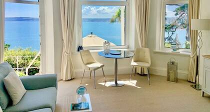 180° Water View Apartment - Simply Amazing