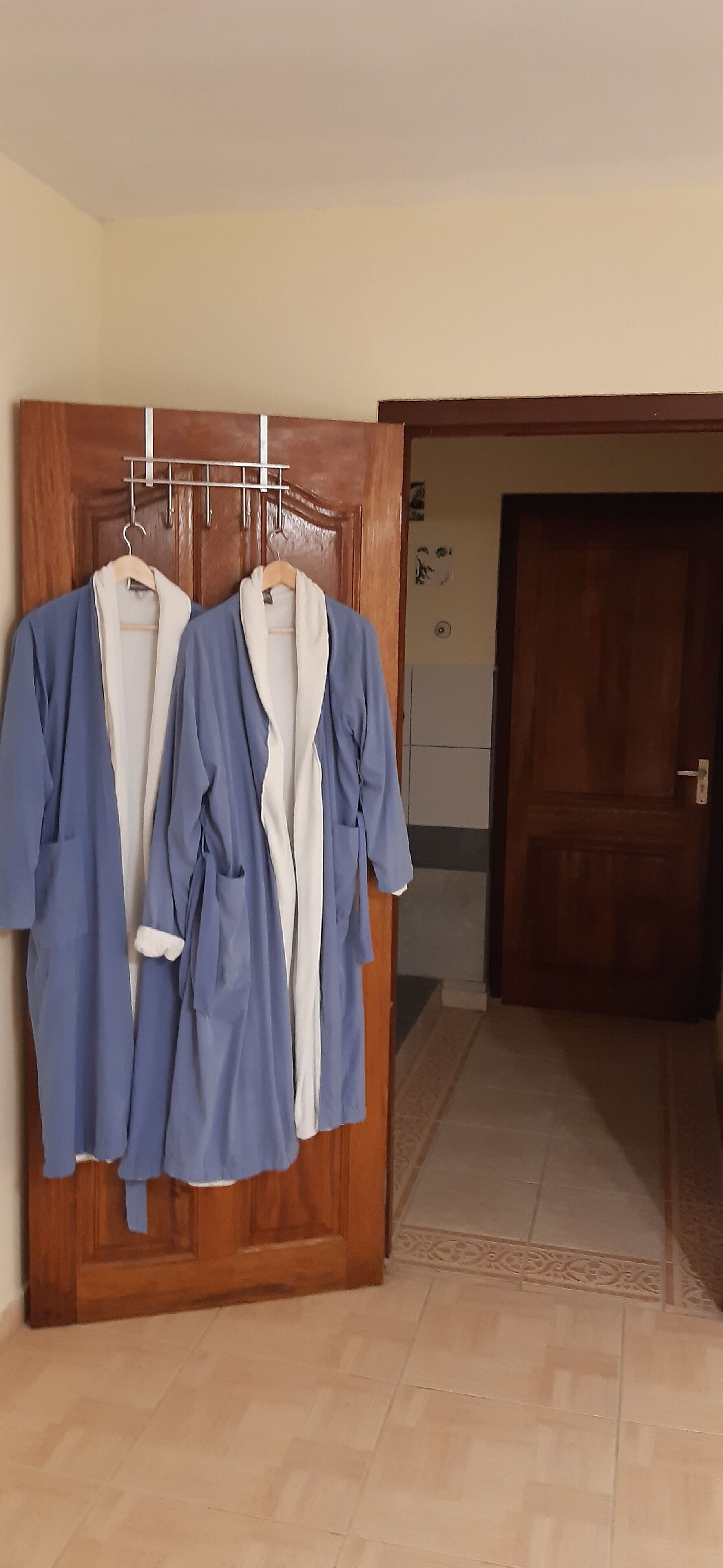 Quarto clássico | Escrivaninha, espaço de trabalho para notebook