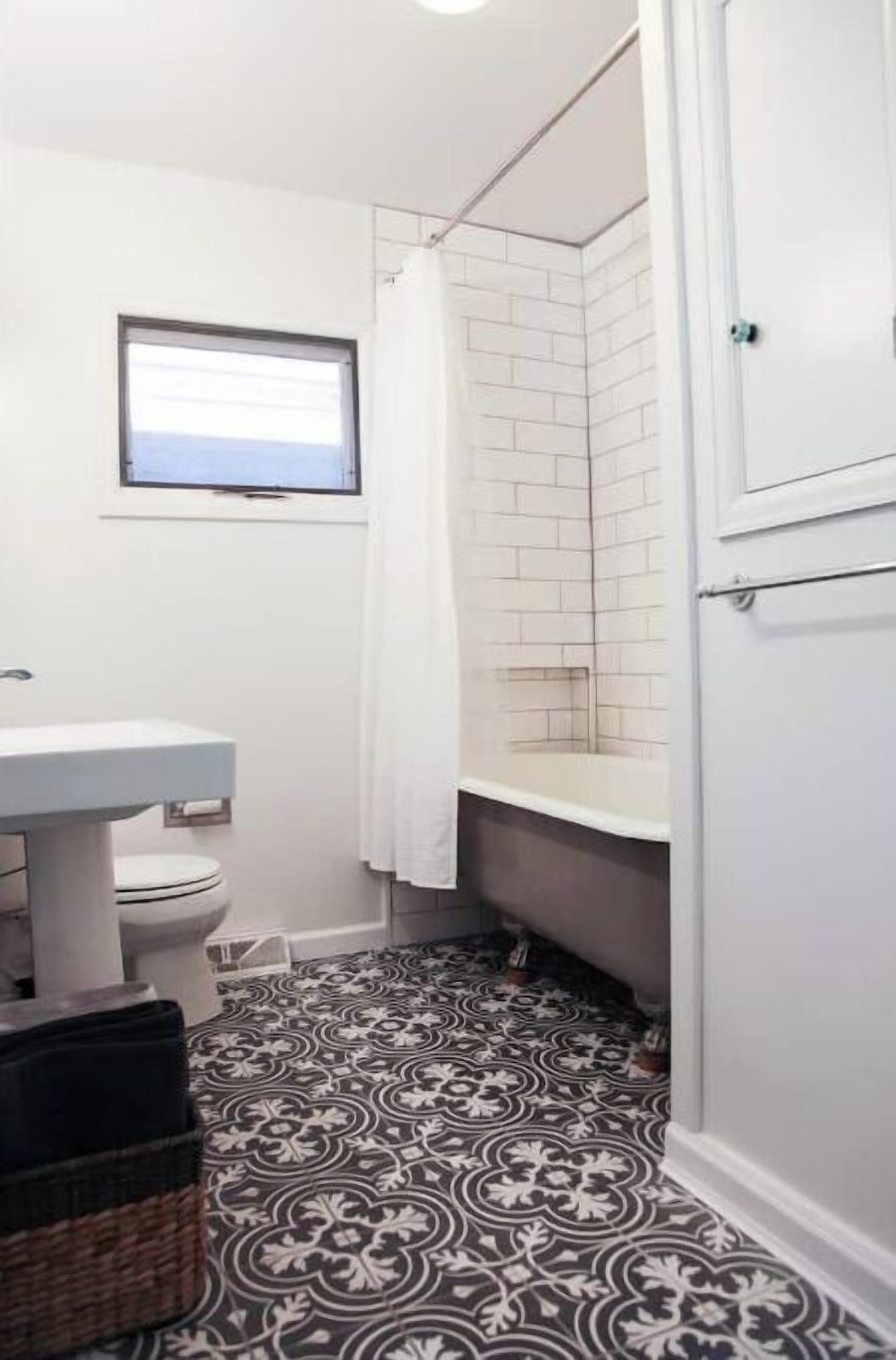 Combined shower/tub, hair dryer, towels, soap