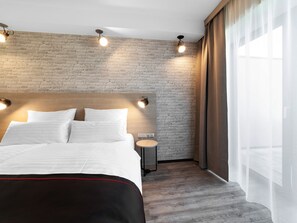 Chambre Double Deluxe | Coffres-forts dans les chambres, bureau, chambres insonorisées