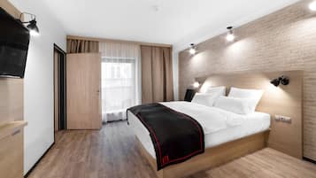 Double Room | In-room safe, desk, soundproofing, free WiFi