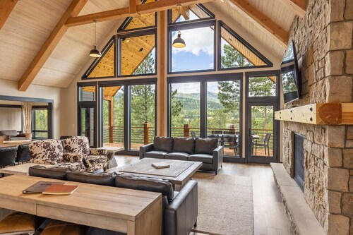 Incredible Views from this Hilltop Lodge w/ 5000 Sq. Ft. and 3 Fireplaces!