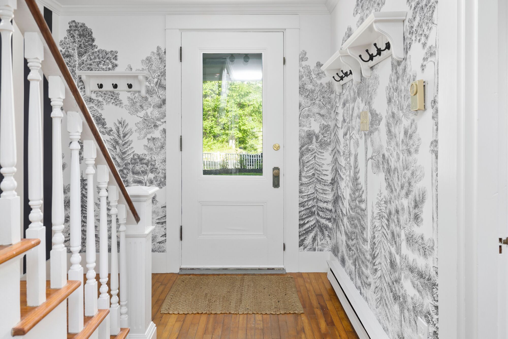 Remodeled 6 Bedroom Century Home Walking Distance from Beach and Downtown