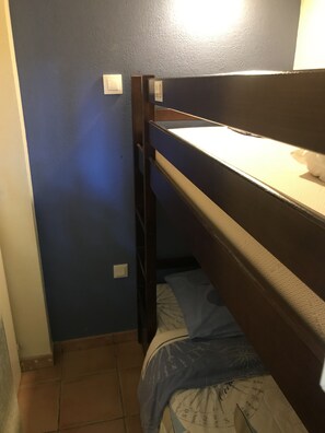 2 bedrooms, free WiFi, bed sheets, wheelchair access
