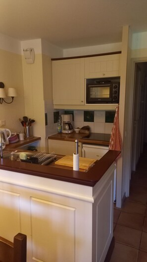 Réfrigérateur, four, plaque de cuisson, lave-vaisselle