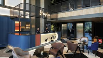 Lobby lounge
