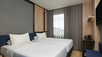 Classic Room, 2 Single Beds | Desk, laptop workspace, soundproofing, free WiFi