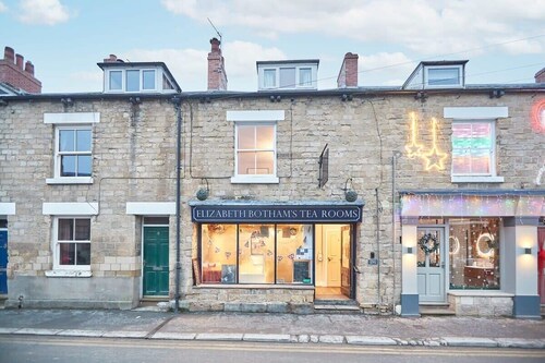 Host & Stay | Sleepers @ No.8