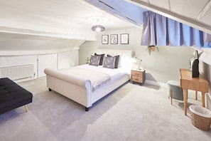 1 chambre, fer et planche à repasser