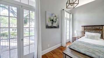 2 quartos, ferros/tábuas de passar roupa, Wi-Fi, roupa de cama