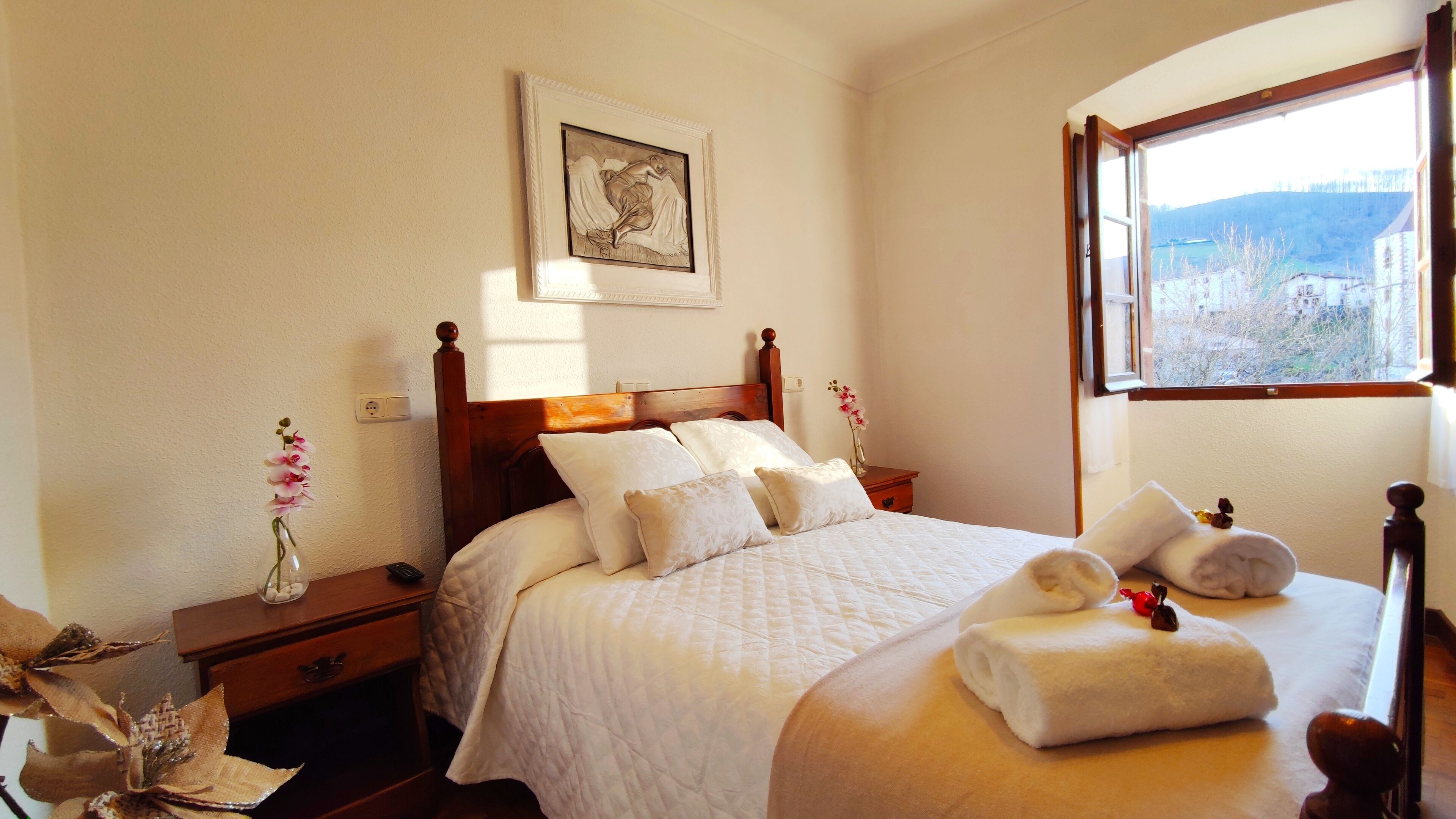 4 bedrooms, iron/ironing board, free WiFi, bed sheets