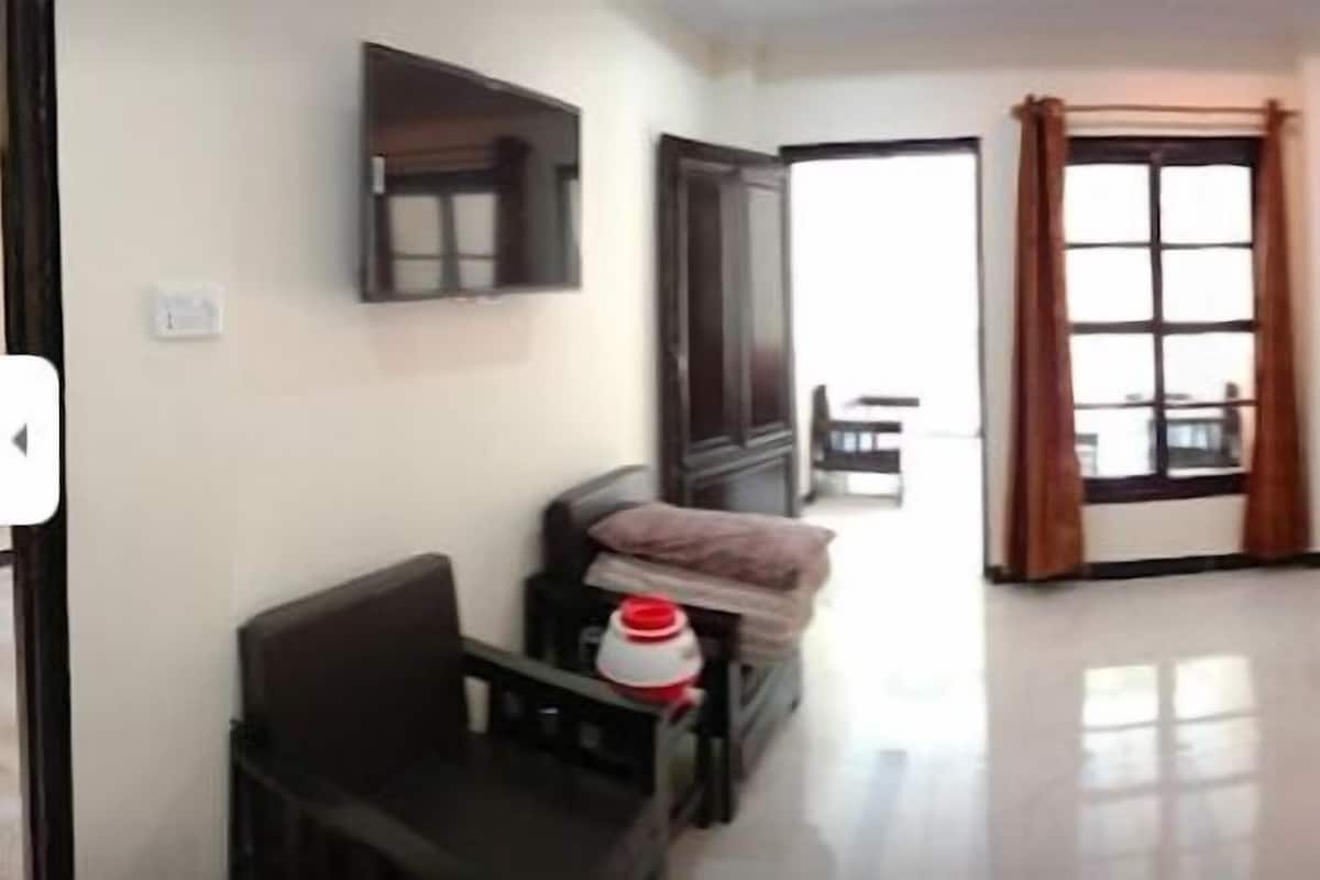 Deluxe Triple Room | Iron/ironing board, free WiFi