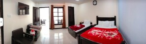 Deluxe Triple Room | Iron/ironing board, free WiFi - Hotel Swiss Palace (Swat)
