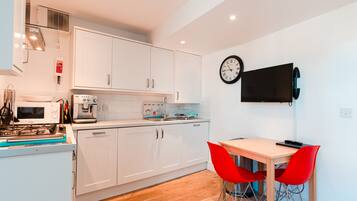 Apartemen | Dapur pribadi | Lemari es, microwave, oven, dan kompor