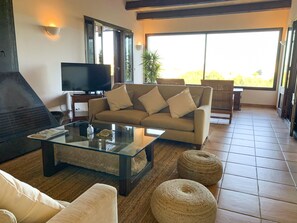 Smart TV, fireplace, books - Spacious EcoVilla, with amazing views (Pollença)