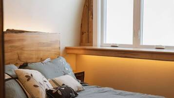 2 bedrooms, desk, free WiFi, bed sheets