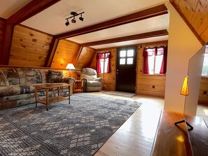 TV - Downtown A-Frame- Classic A-Frame house, Pet Friendly, Quiet Location close to downtown (Cody)