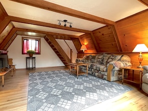TV - Downtown A-Frame- Classic A-Frame house, Pet Friendly, Quiet Location close to downtown (Cody)
