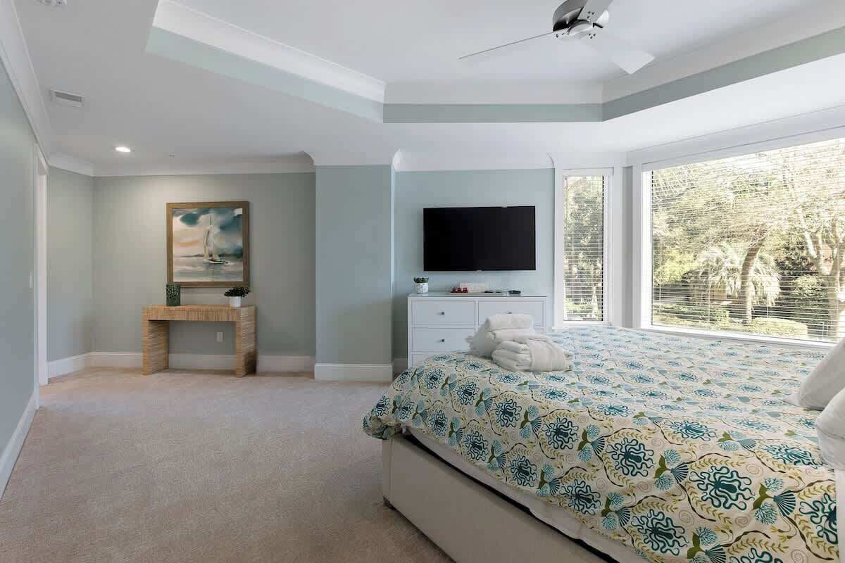 5 bedrooms, iron/ironing board, free WiFi, bed sheets