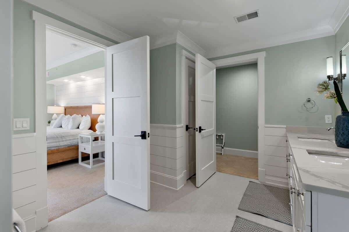 5 bedrooms, iron/ironing board, free WiFi, bed sheets