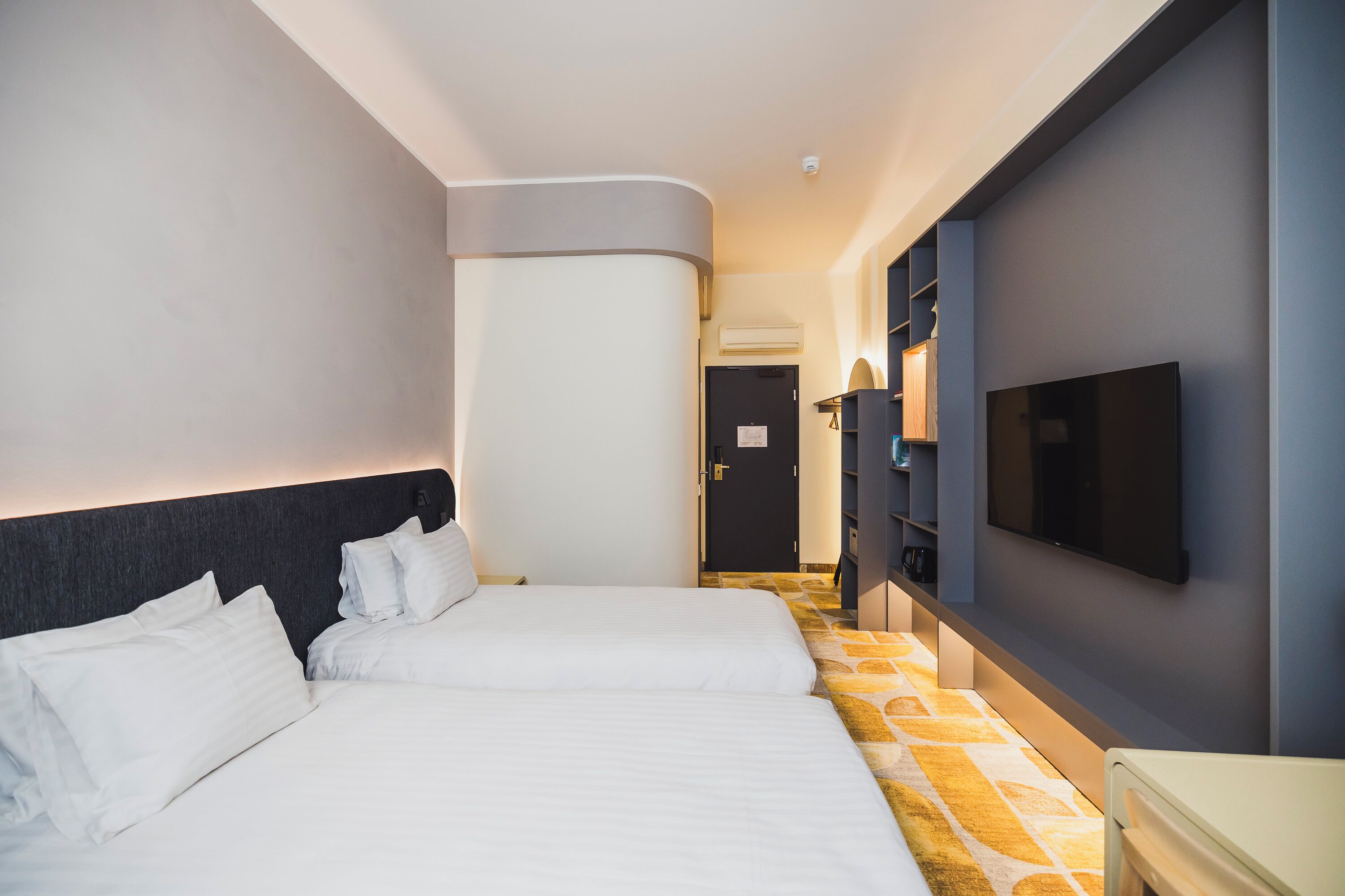 Habitación estándar con 2 camas individuales | Escritorio, espacio para trabajar con un portátil, cortinas opacas