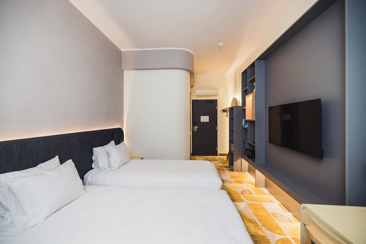 Habitación estándar con 2 camas individuales | Escritorio, espacio para trabajar con un portátil, cortinas opacas
