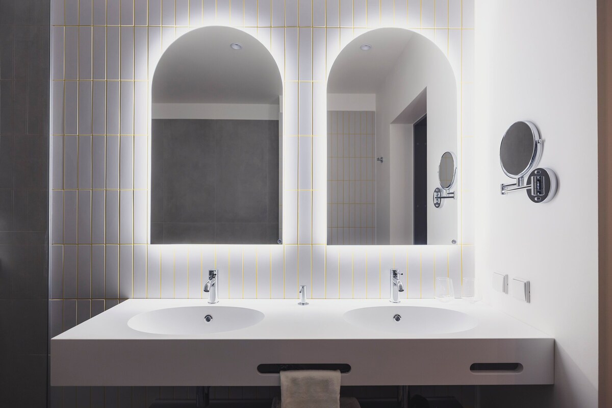 Superior Room | Bathroom | Free toiletries, hair dryer, bathrobes, towels