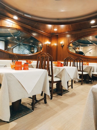 Desayuno buffet diario (EUR 8.00 por persona)