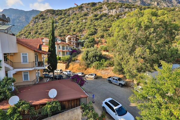 Caja de seguridad en la habitación y cortinas blackout