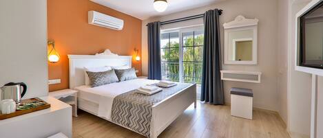 Standard Double Room, 1 King Bed, Sea View | In-room safe, blackout drapes, iron/ironing board, free WiFi
