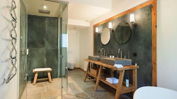 Family Room | Bathroom