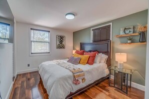 3 soverom, strykejern/-brett, wi-fi og sengetøy