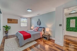 3 chambres, fer et planche à repasser, Wi-Fi, draps fournis
