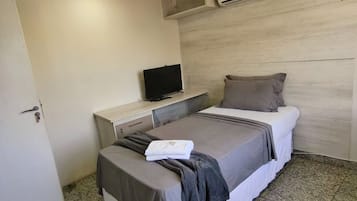Quarto 04 | Roupas de cama premium, cortinas blackout, ferros/tábuas de passar roupa