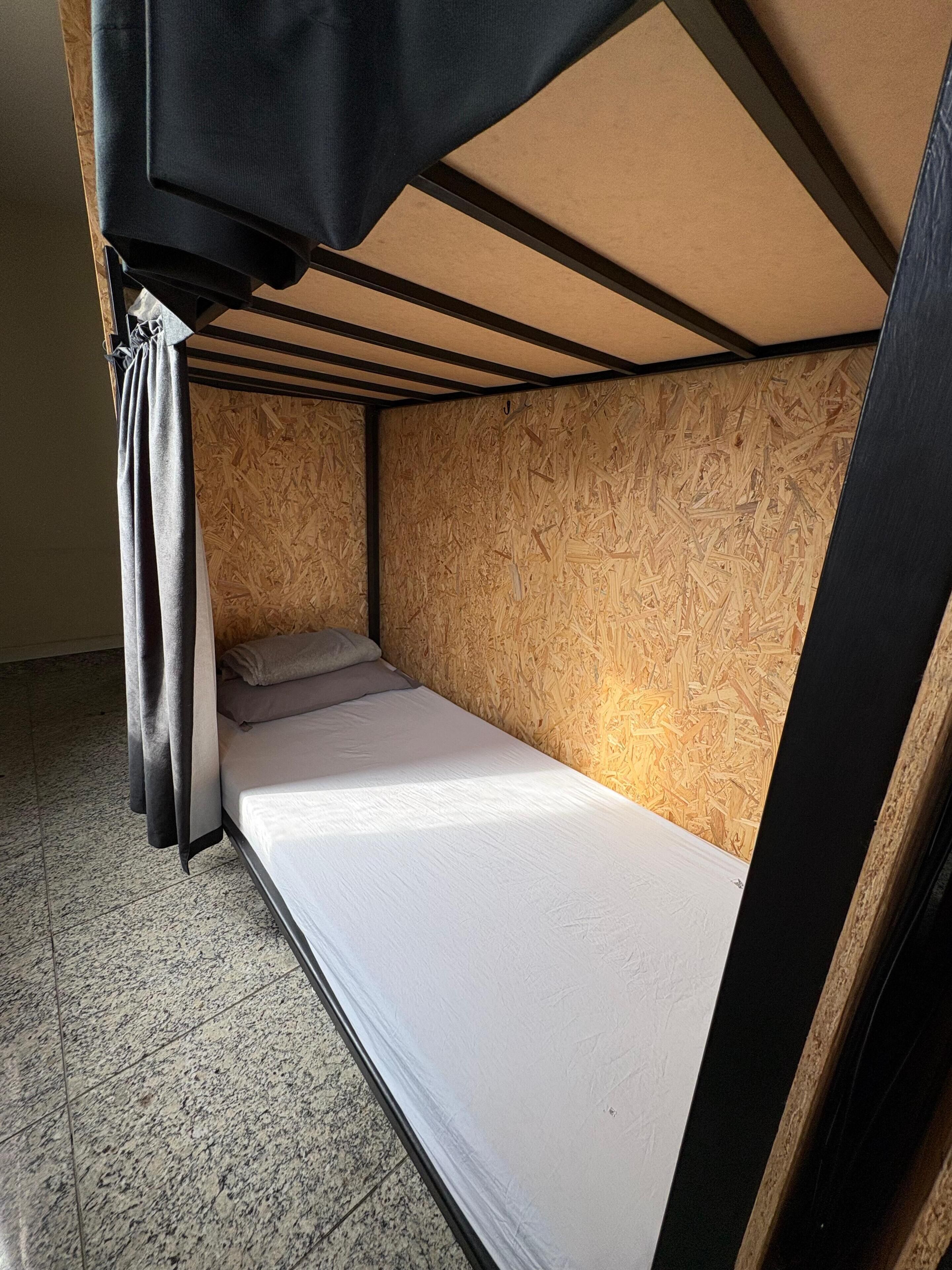 เครื่องนอนระดับพรีเมียม, ผ้าม่านกันแสง, เตารีด/โต๊ะรีดผ้า, Wi-Fi ฟรี