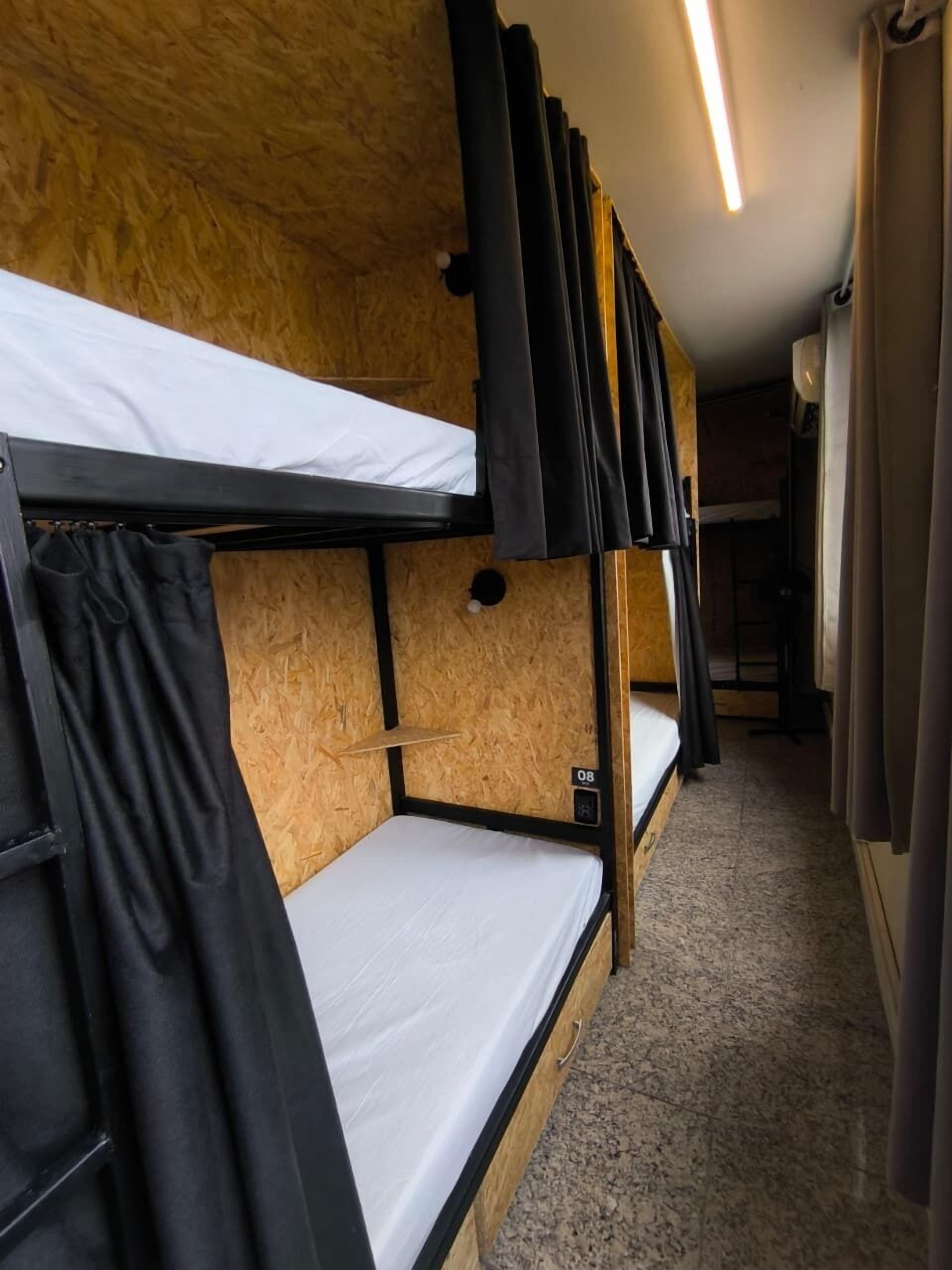 ROOM 7 - MIXED SHARED