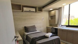 A modern bedroom with a bed, a desk, and a window. - MEC Office Hostel (Niteroi)