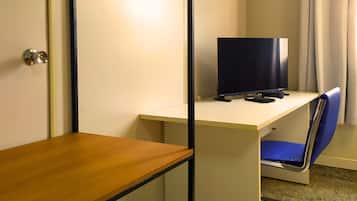 ROOM 6 | Premium bedding, blackout drapes, iron/ironing board, free WiFi