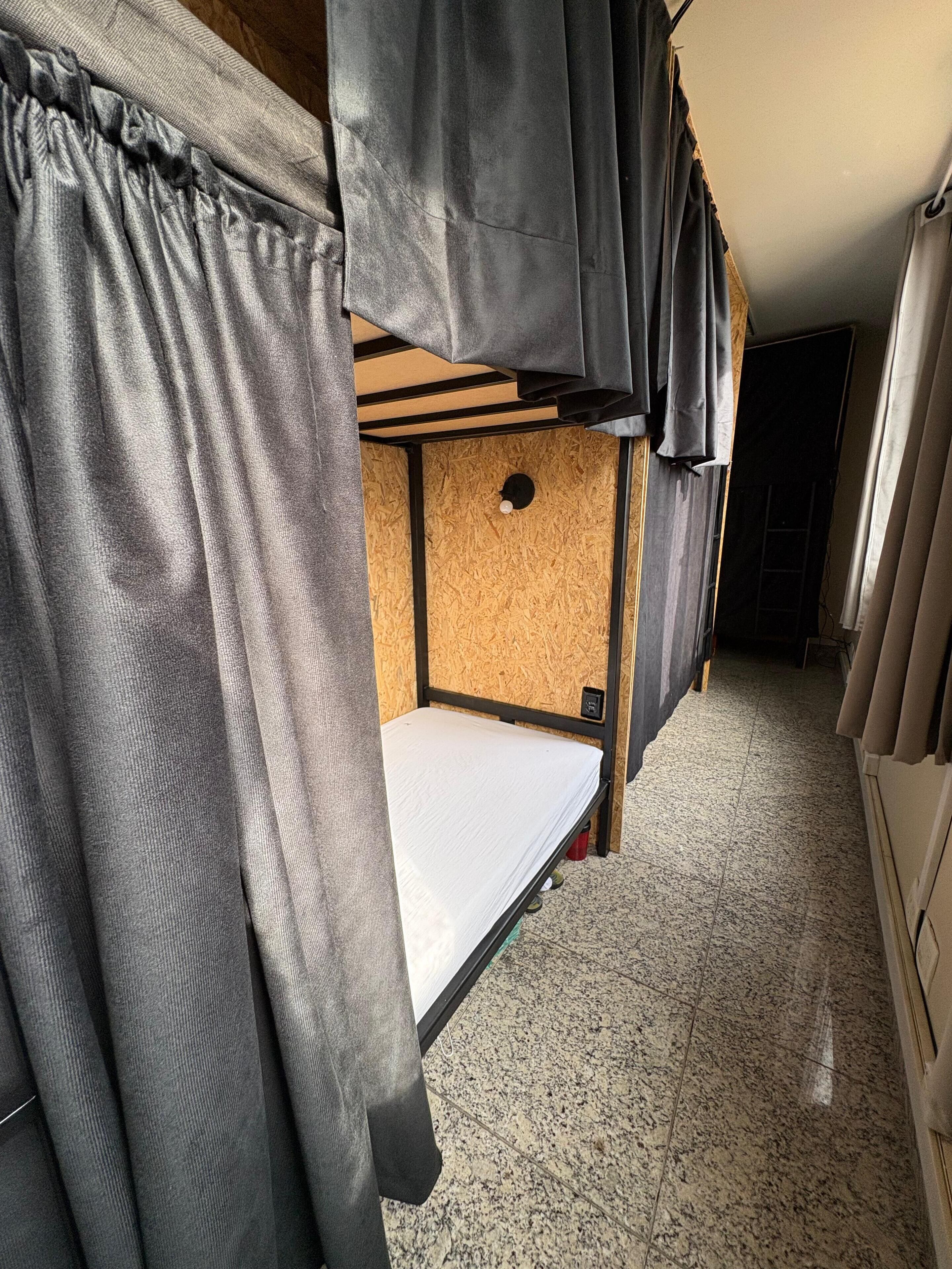 เครื่องนอนระดับพรีเมียม, ผ้าม่านกันแสง, เตารีด/โต๊ะรีดผ้า, Wi-Fi ฟรี