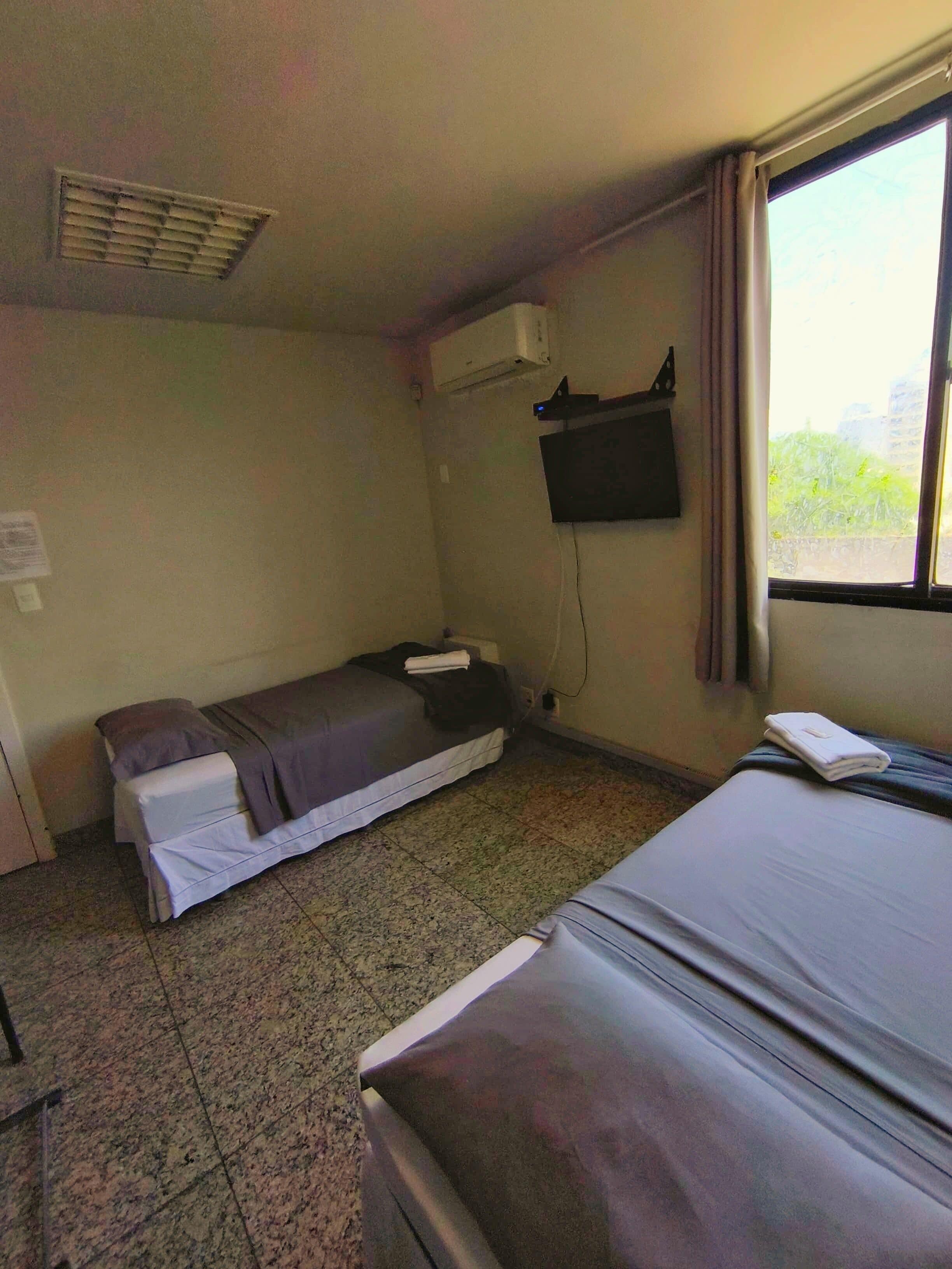 Quarto 05 | เครื่องนอนระดับพรีเมียม, ผ้าม่านกันแสง, เตารีด/โต๊ะรีดผ้า, Wi-Fi ฟรี