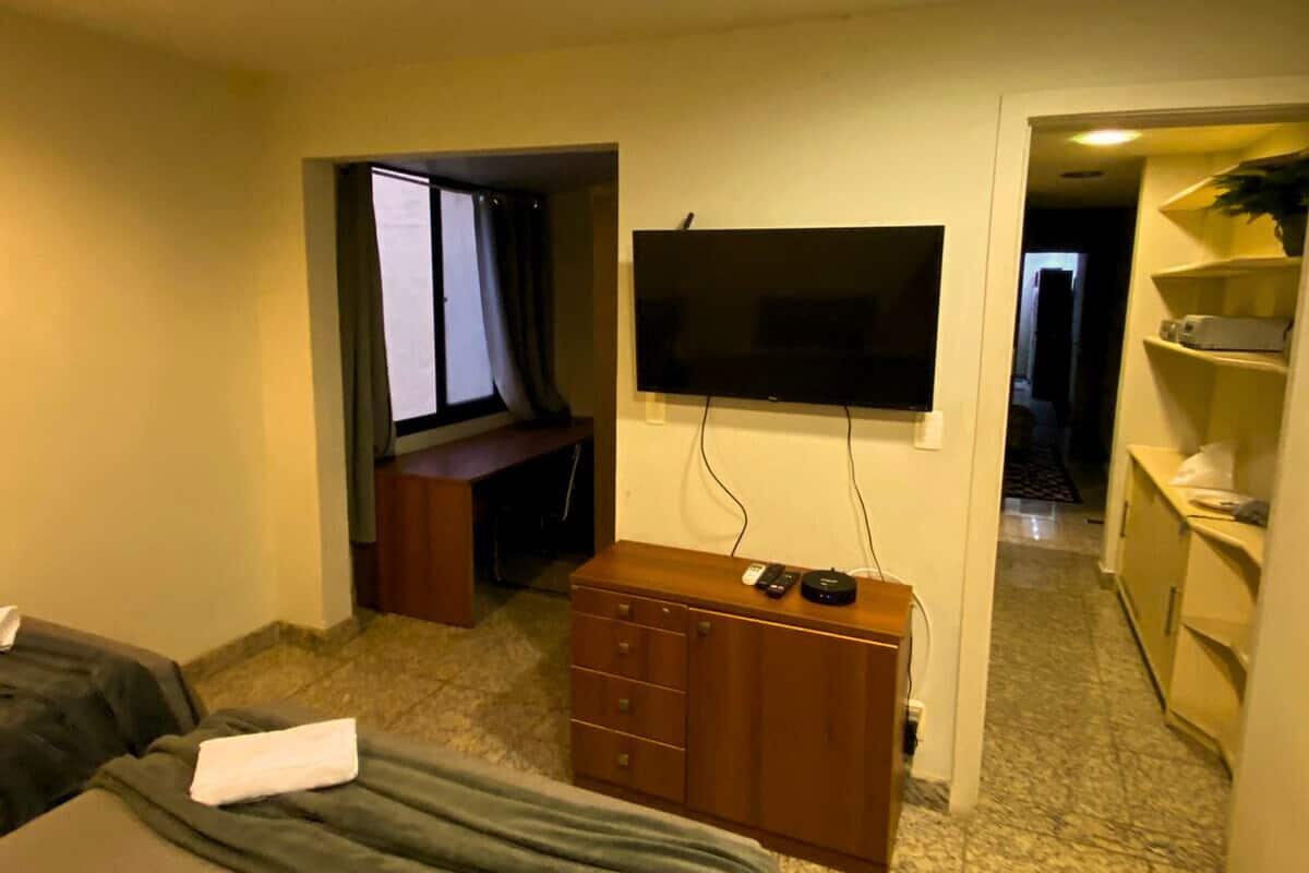 Quarto 03 | Ropa de cama de alta calidad y cortinas blackout