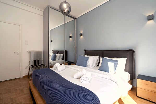 Design-huoneisto, kaupunkinäköala | 2 makuuhuonetta, ylelliset vuodevaatteet, tallelokero huoneessa