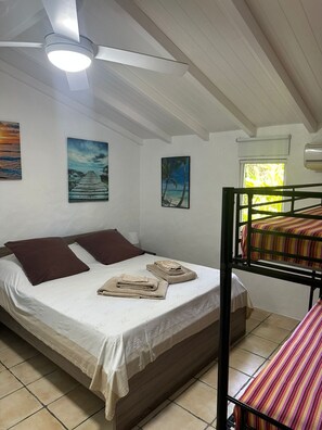 1 chambre, fer et planche à repasser, lit parapluie, Wi-Fi gratuit