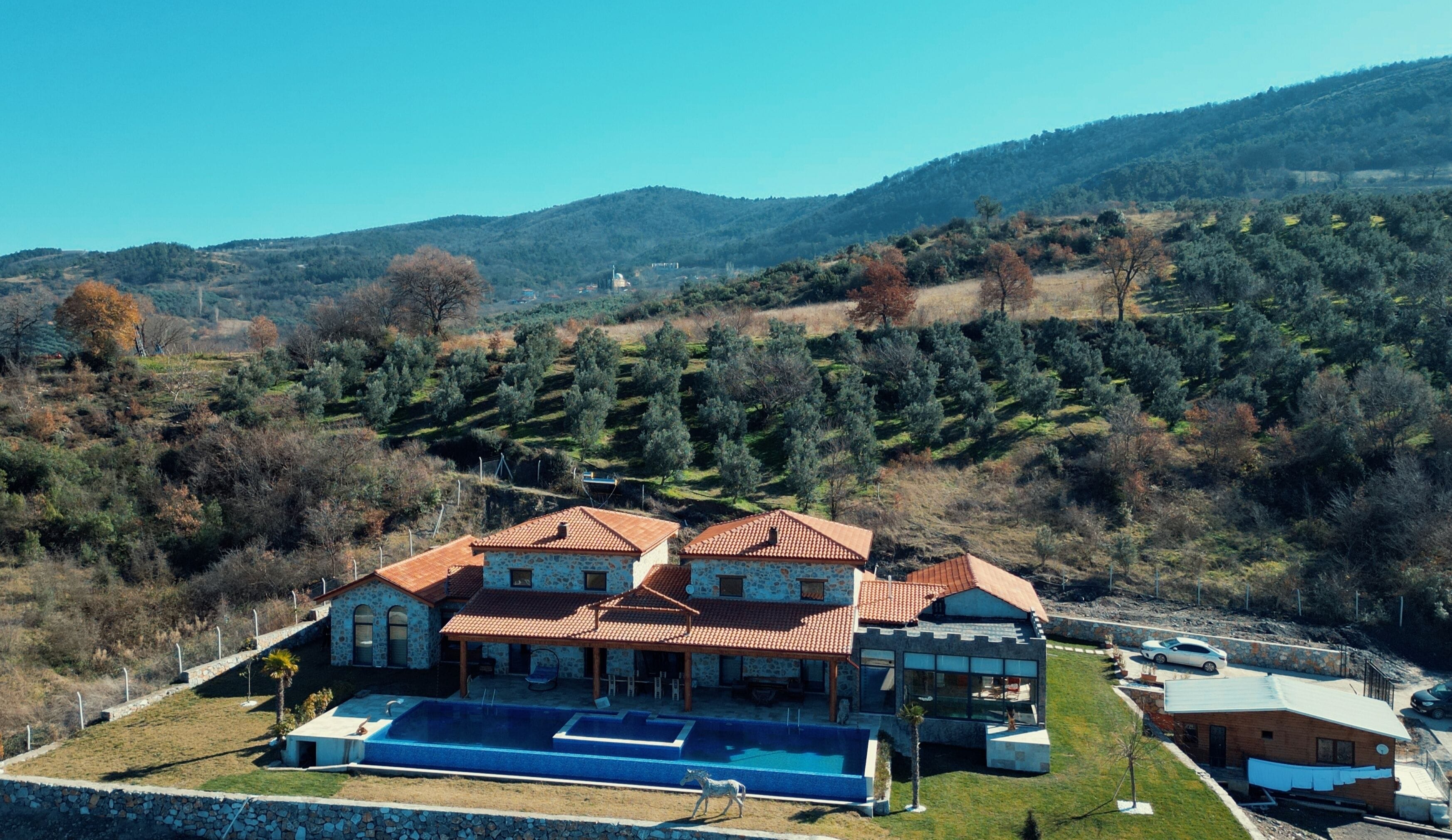 Villa, Lake View