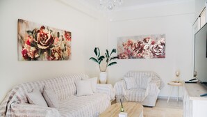 TV - Best House Saint John, New Port of Patras (Patra)