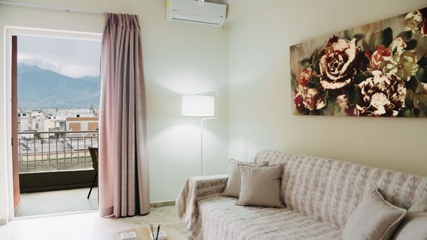 TV - Best House Saint John, New Port of Patras (Patra)
