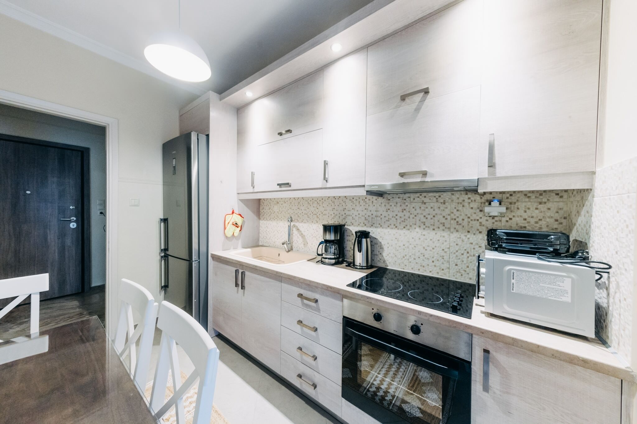 Refrigerador, microondas, horno, placa de cocina