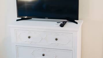 1 habitación, tabla de planchar con plancha, wifi y ropa de cama