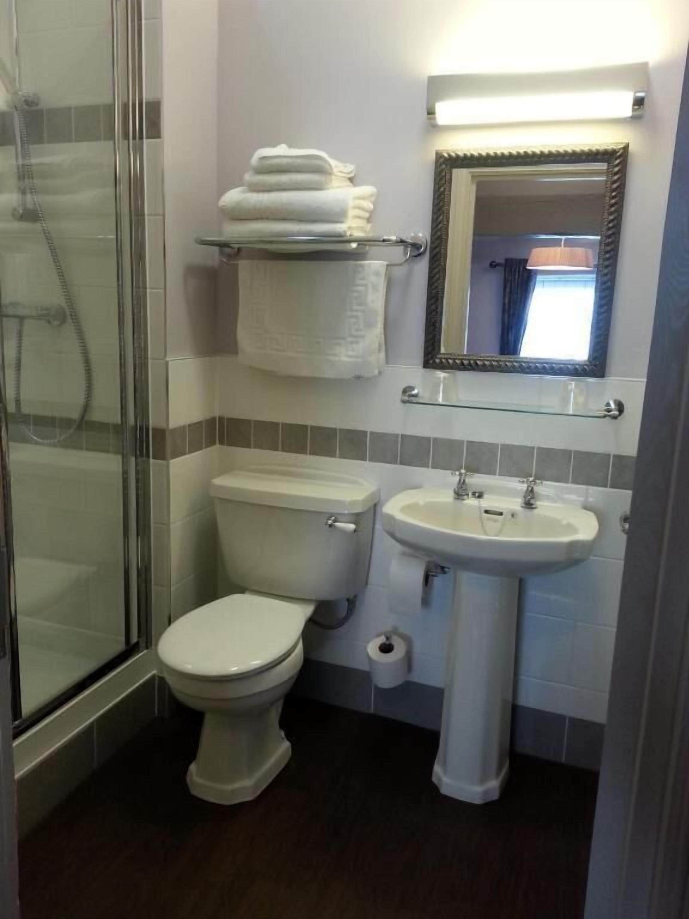 shower, free toiletries, hair dryer, towels