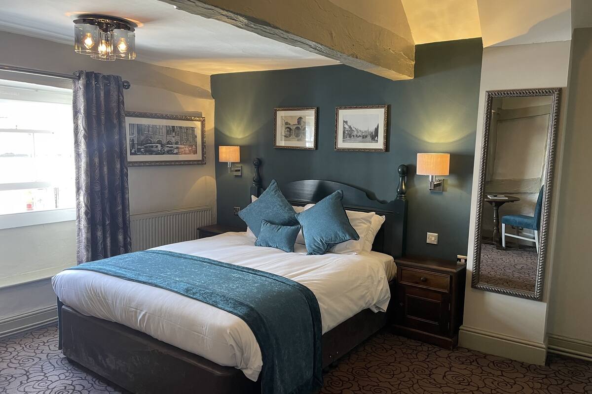 club double room | desk, iron/ironing board, wifi